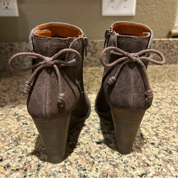 Lucky Brand Yamina Wedge Ankle Bootie. EUC. - Picture 3 of 6